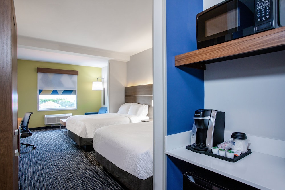 Holiday Inn Express & Suites Miramar - photo 12