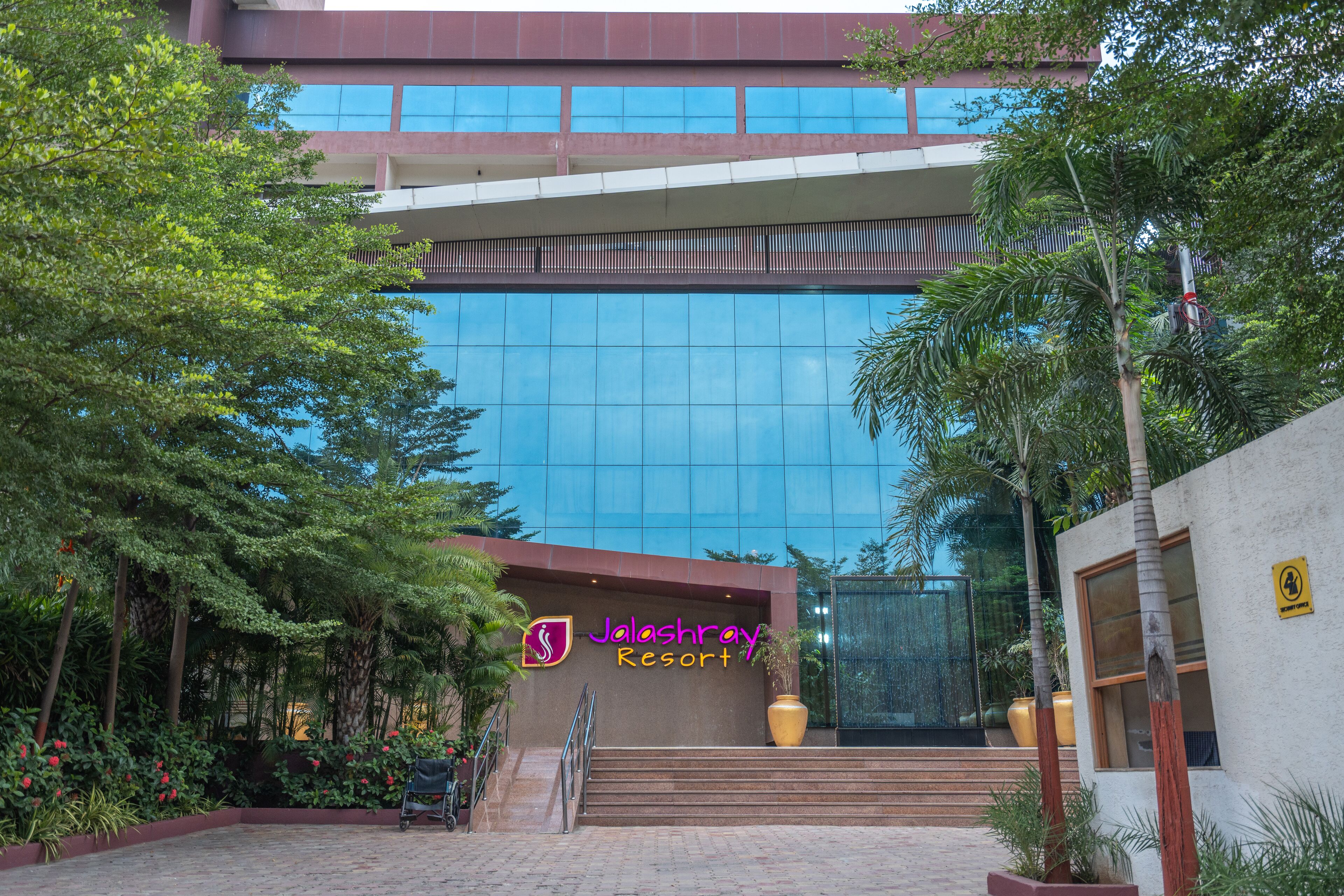 Jalashray Resort — hotel in Nadiad