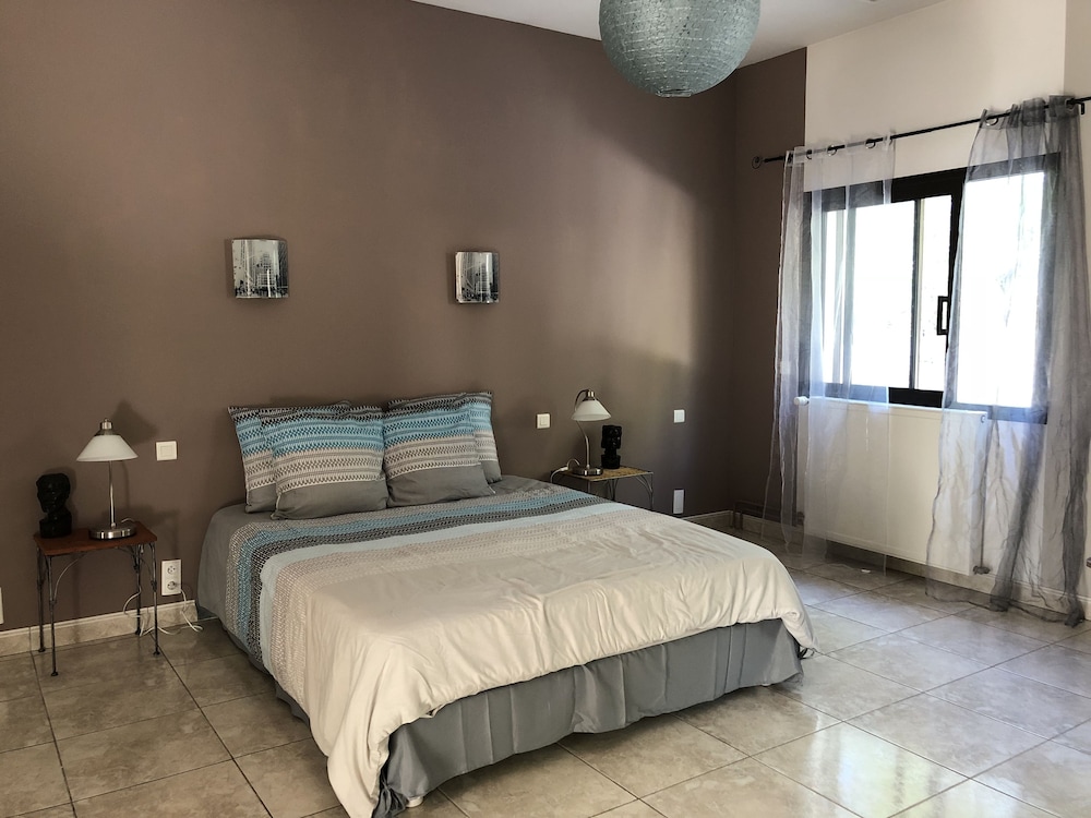 Chambres d'hôtes Rêv'de Thau — 4-Star Luxury Hotel in Balaruc-Les-Bains, France