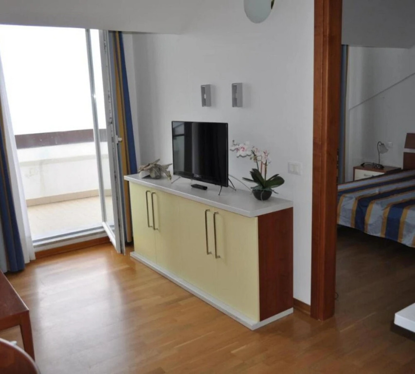 Frontline Beach 31 M2 Near to the Sea in Laigueglia, Italy