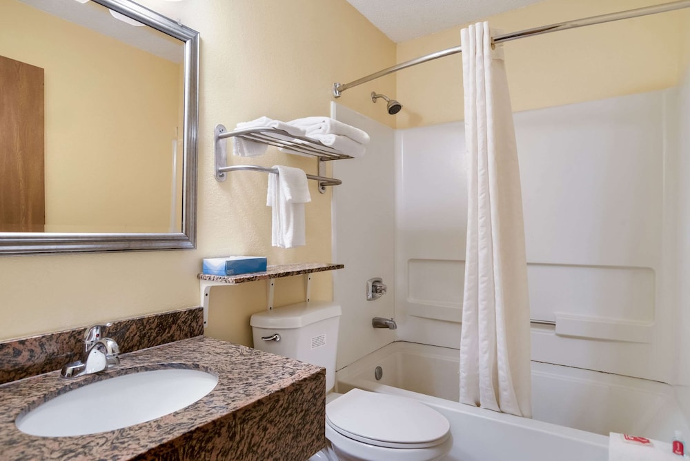 Econo Lodge Spotsylvania Town Center - photo 46