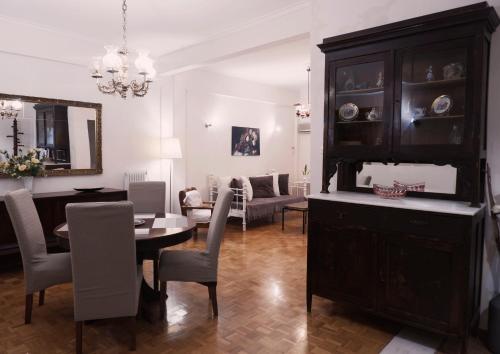 Koukaki Athens 2 bedrooms flat next to Acropolis — 4-Star Luxury Hotel in Athens, Greece