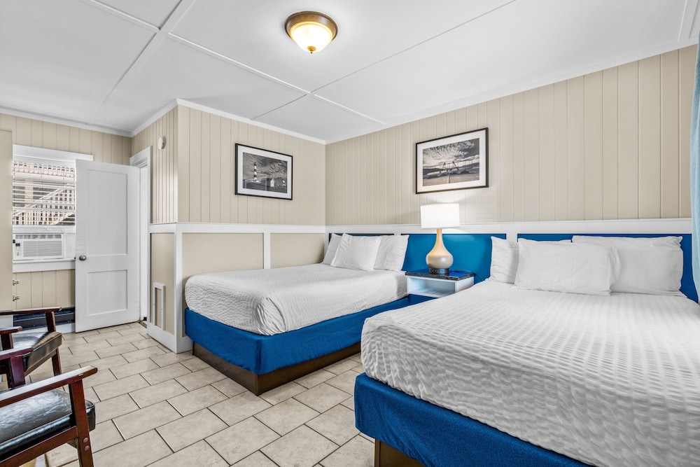 Dolphin Oceanfront Motel - photo 11