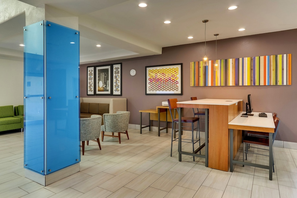 Holiday Inn Express Hotel & Suites Lake Worth Nw Loop 820 - photo 15
