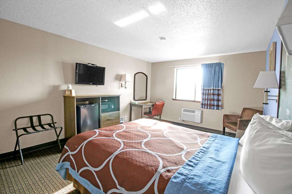 Super 8 by Wyndham Kenosha Pleasant Prairie - photo 9