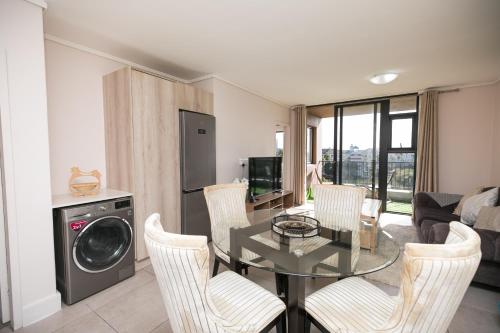 2 Bedroom Waters Edge Apartment in Century City