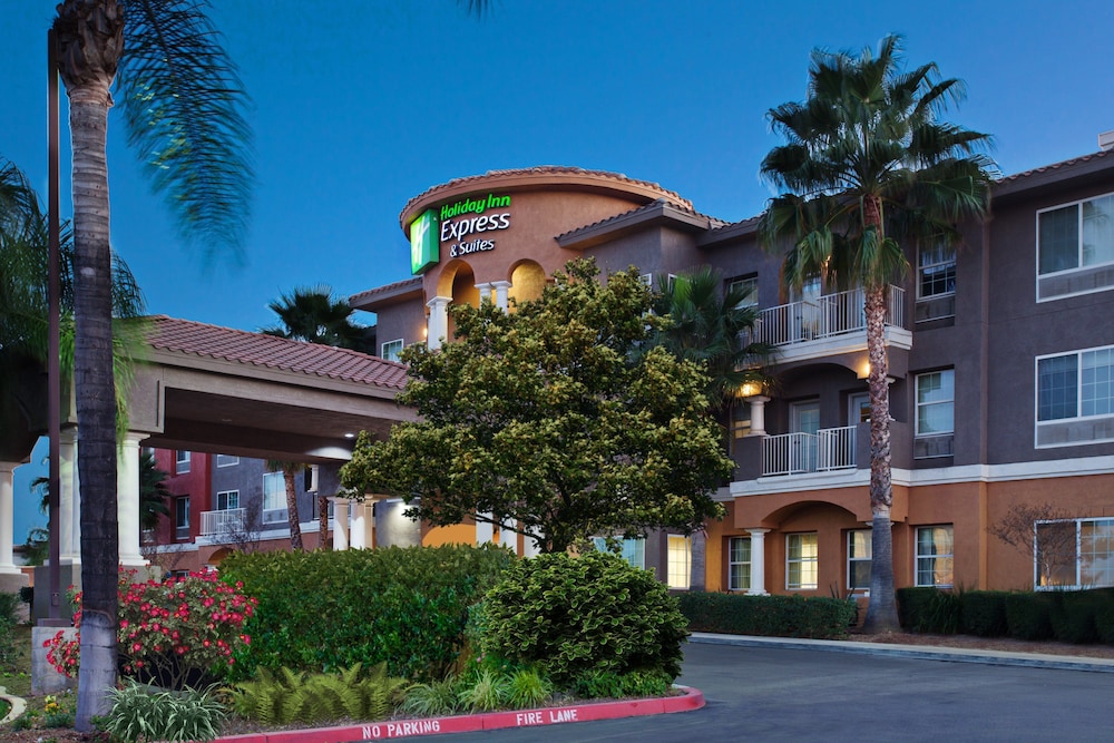 Holiday Inn Express & Suites Corona by IHG - photo 43