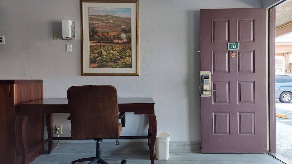 Regency Inn Norco - photo 17