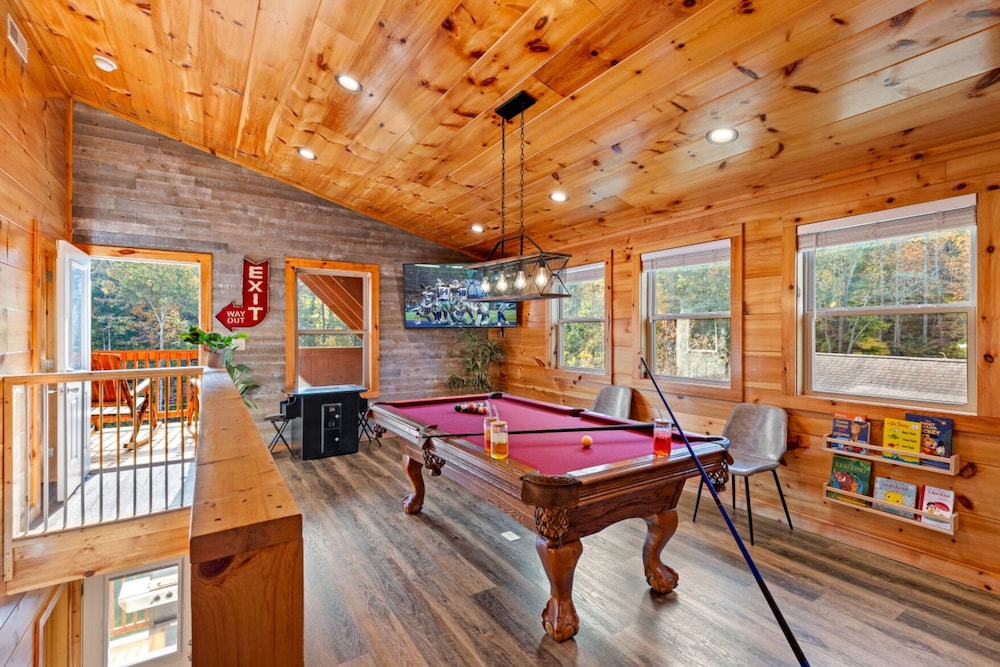 Rustic Mountain Retreat by Ghosal Luxury Lodging - photo 4