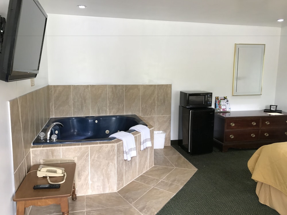 Relax Inn Altoona - photo 73