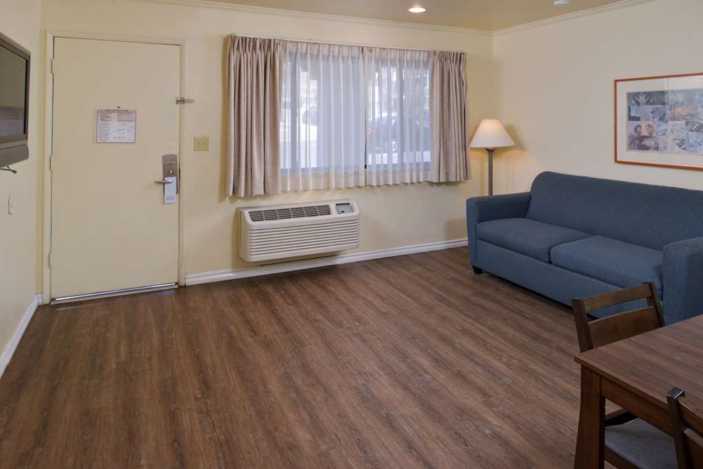 Edgewater Inn And Suites - photo 19