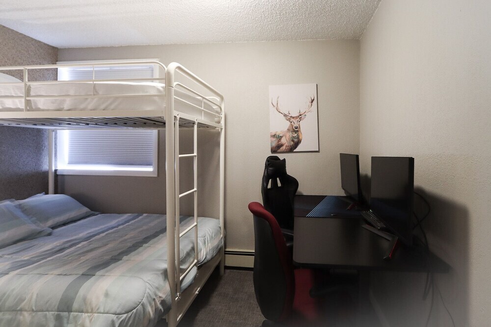 Downtown Granby Retreat & Spa - photo 5