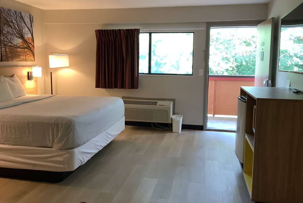 Days Inn by Wyndham Kingdom City - photo 27