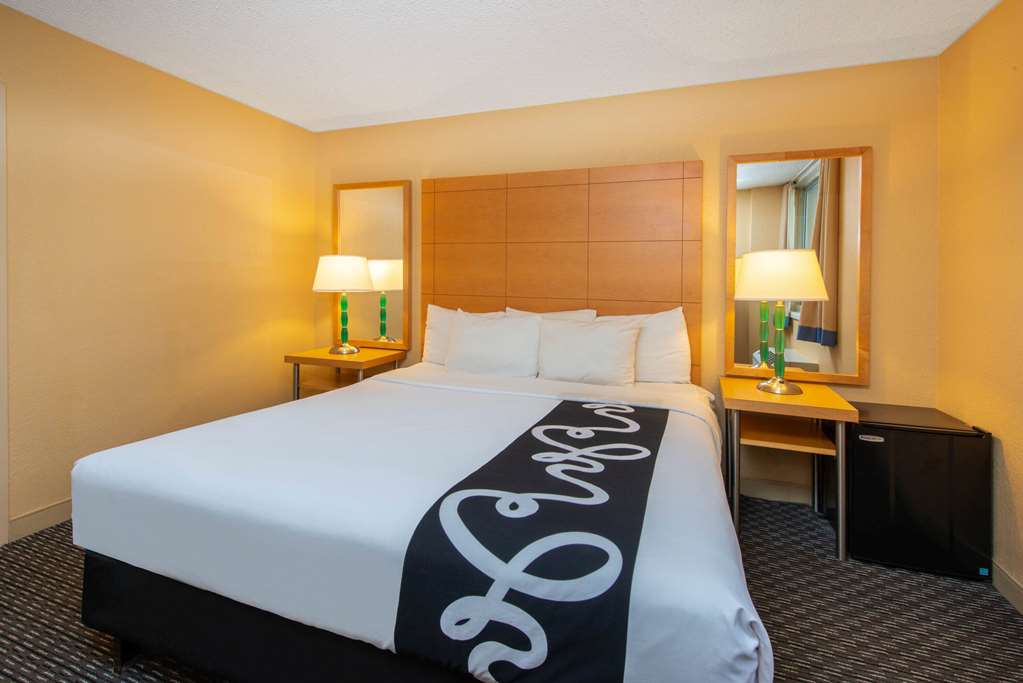 La Quinta Inn & Suites by Wyndham Deerfield Beach I 95 - photo 33