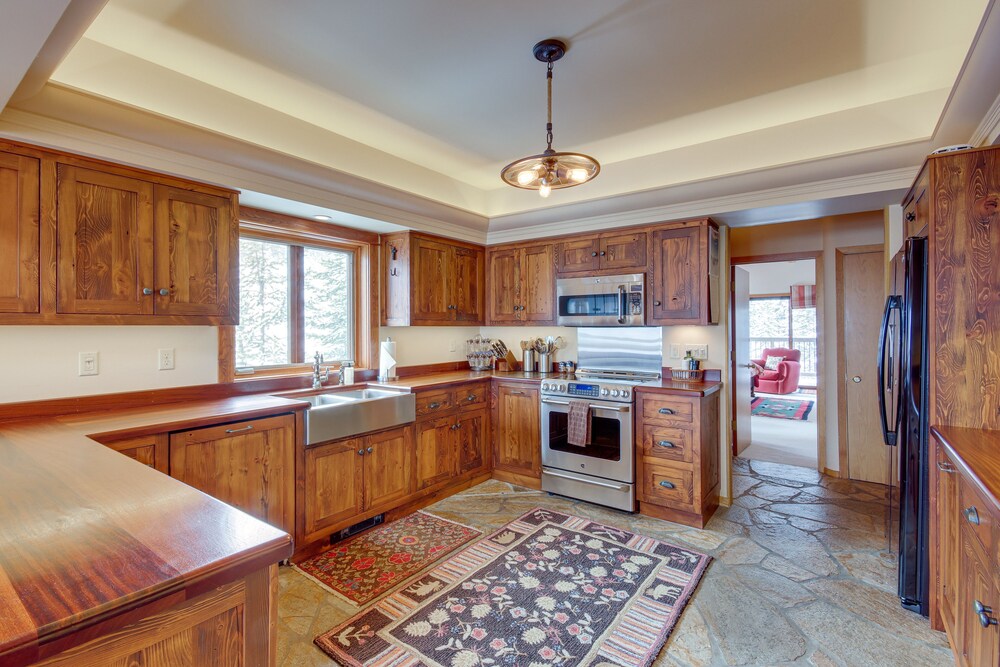 Big Sky Condo w Mountain Views 1 Mi to Resort - photo 4