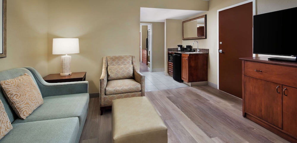 Embassy Suites by Hilton Destin Miramar Beach - photo 9