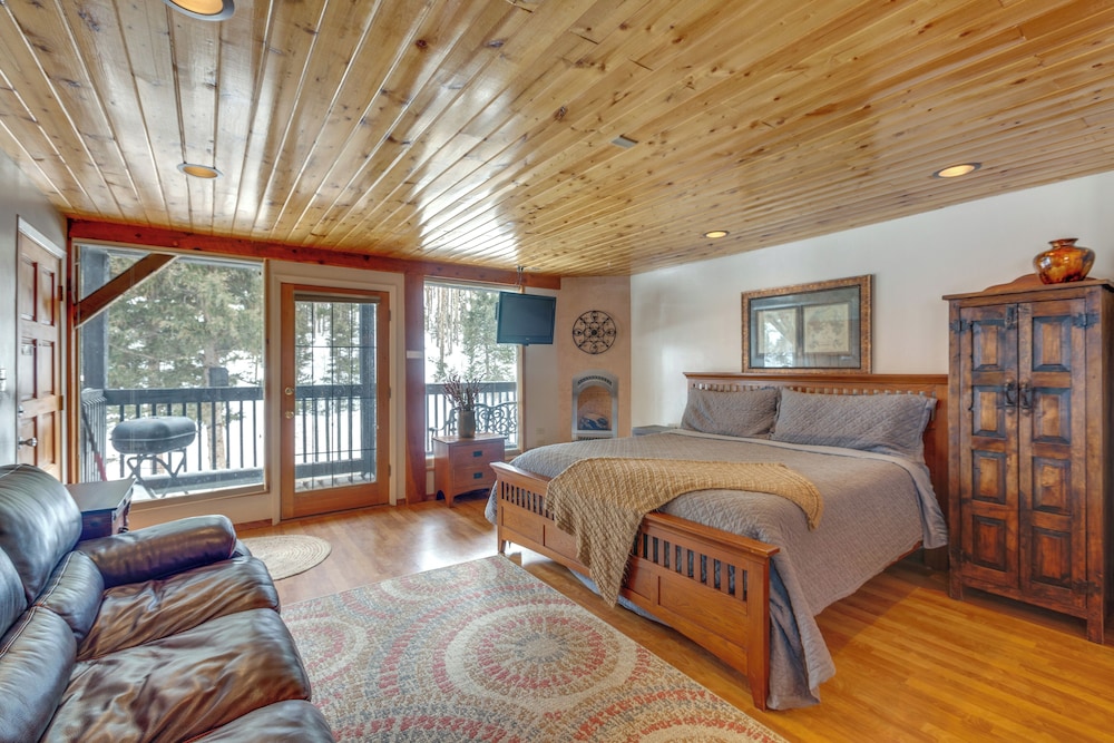 Cozy Streamside Studio 2 Mi to Taos Ski Resort - photo 3