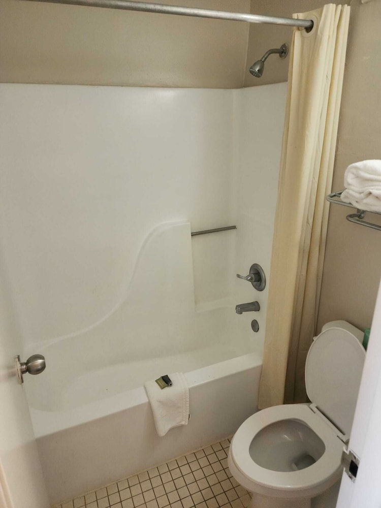 American Inn Chesapeake Portsmouth - photo 13