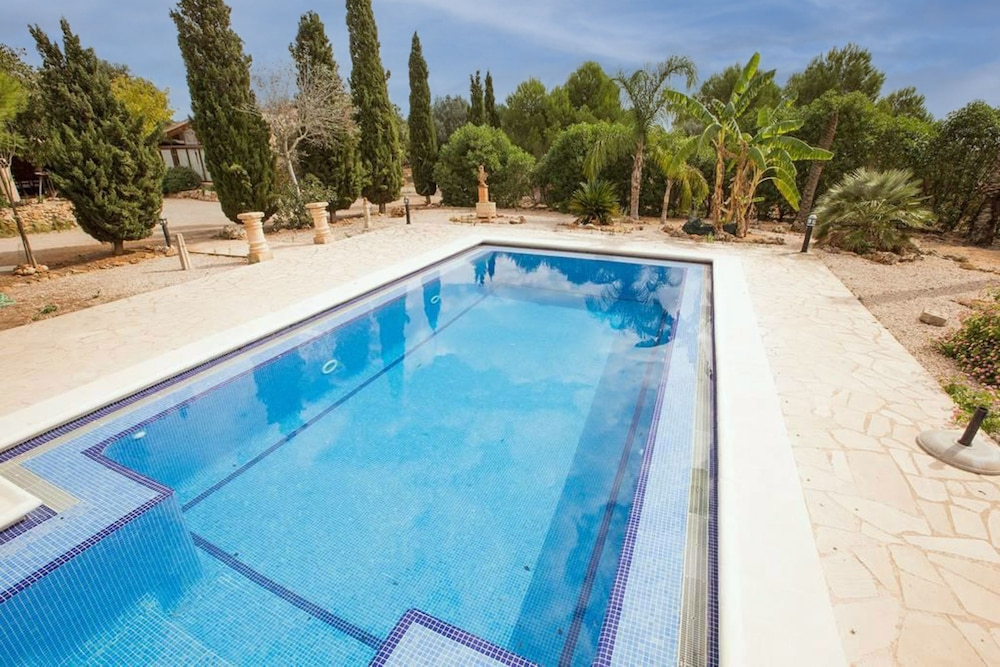 Canaus in Campos With 3 Bedrooms and 2 Bathrooms — hotel in Porreres