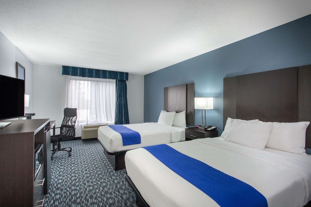 Baymont by Wyndham Charlotte University - photo 4