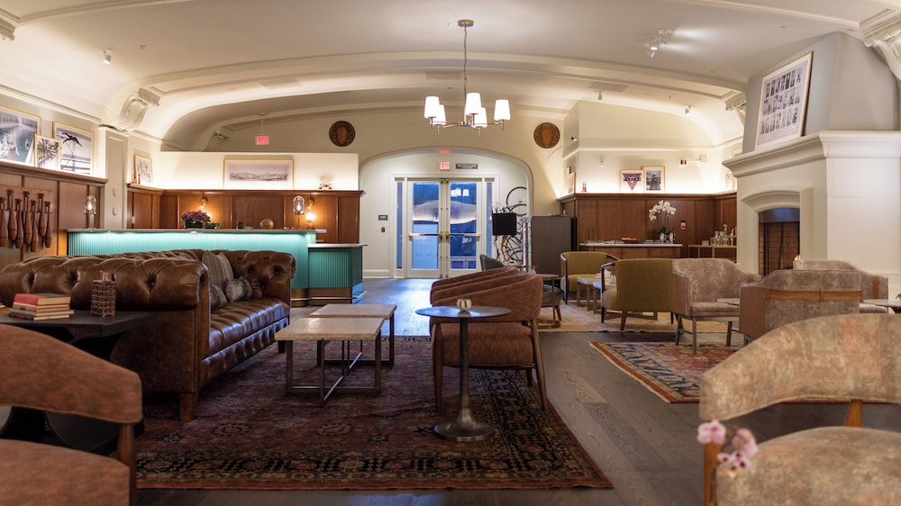 Harbor Court Hotel - photo 2