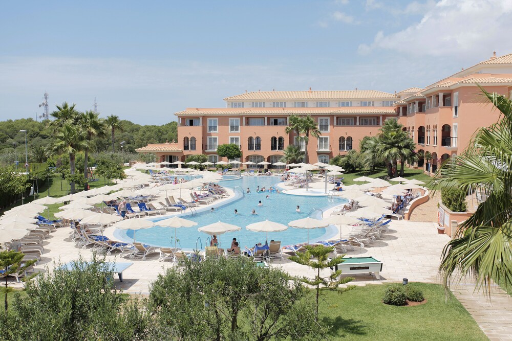 Grupotel Macarella Suites Spa — Mao