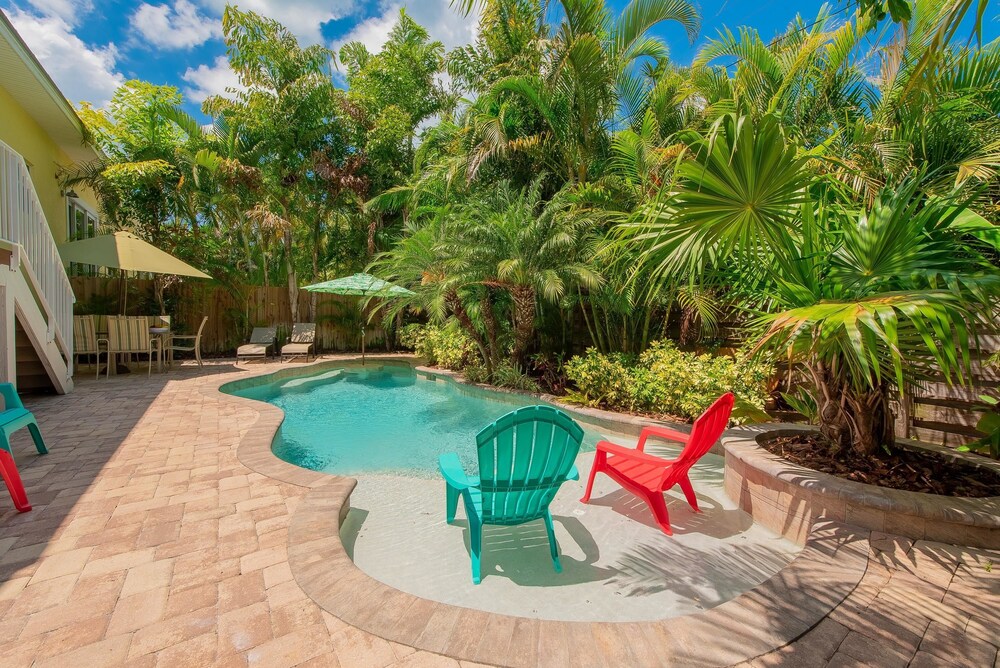 Hawaiian Tide — 4-Star Luxury Hotel in Holmes Beach, United States