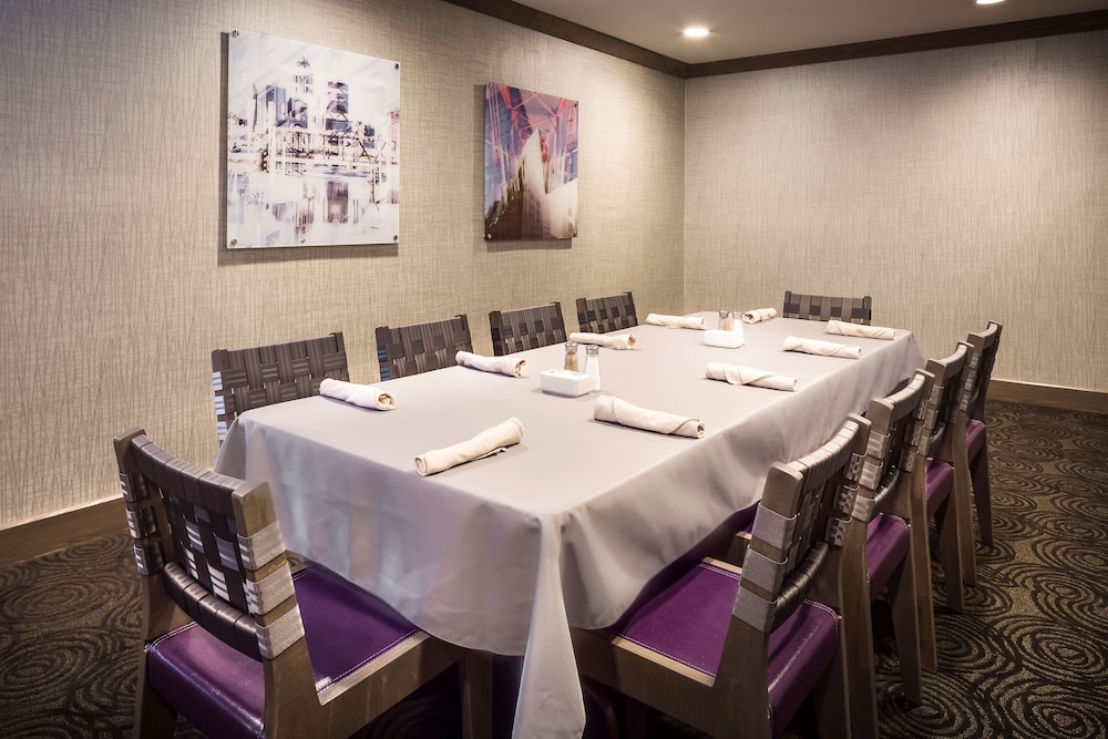 Hampton Inn Iowa City Coralville - photo 34
