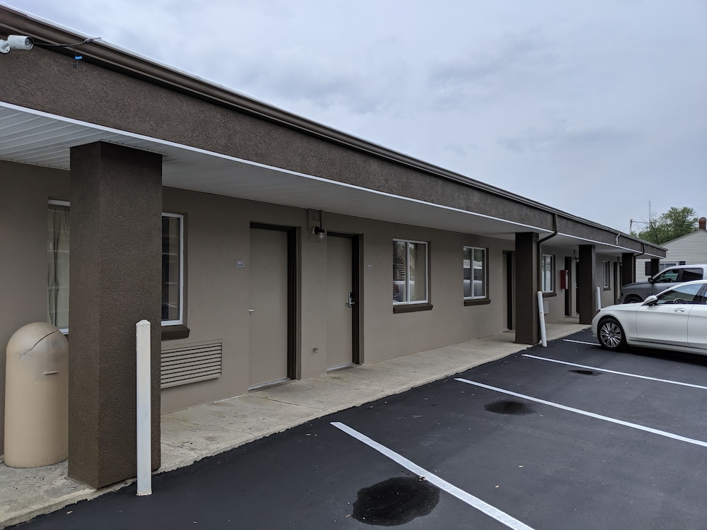 Sandusky Inn - photo 15