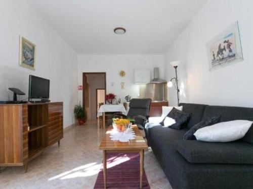 Apartment Anita Gru One Bedroom Apartment with Balcony