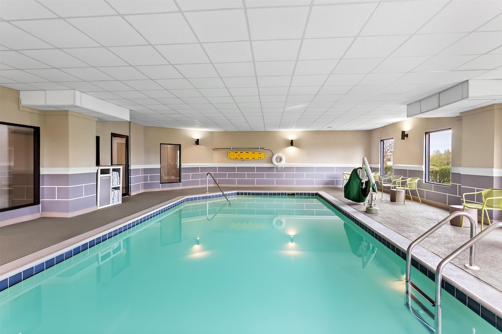 Hampton Inn & Suites Bolingbrook - photo 36