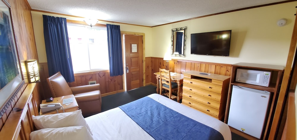 The Lake Motel - photo 23