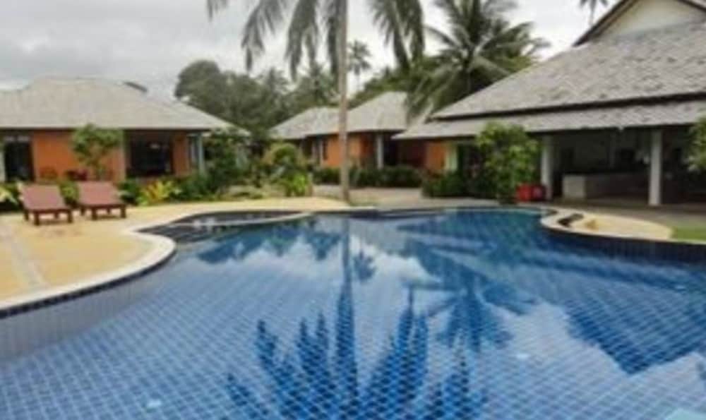 Khanom Sunrise Beach Hotel in Nakhon Si Thammarat, Thailand