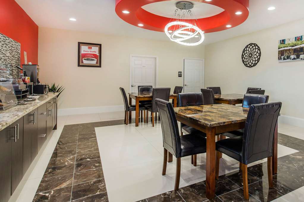 Econo Lodge Inn & Suites Houston Willowbrook - photo 51