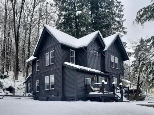 Pinetree Guesthouse — 4-Star Luxury Hotel in Kingston, United States