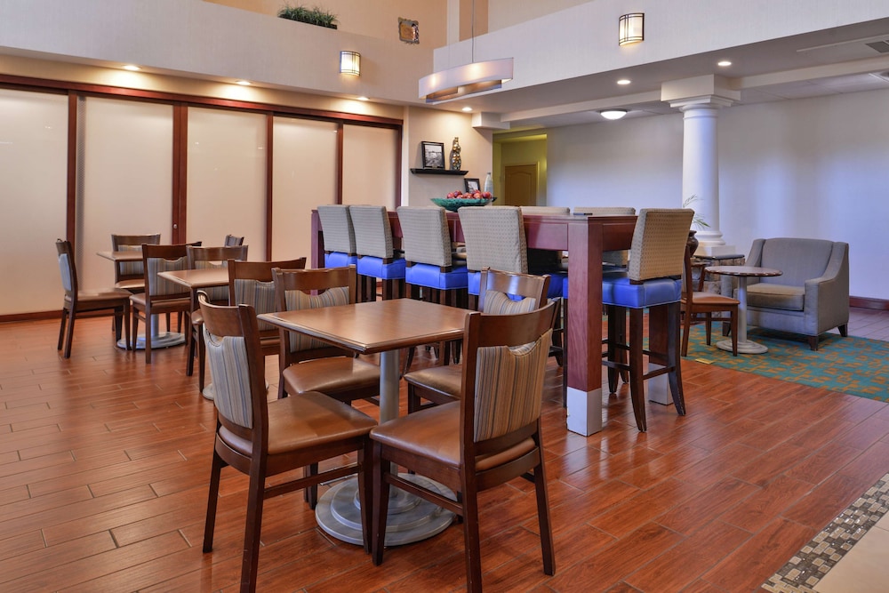 Hampton Inn & Suites Woodland Sacramento Area - photo 41