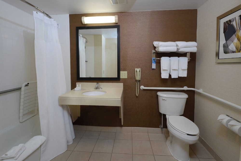 Fairfield Inn & Suites by Marriott Roanoke Hollins I 81 - photo 23