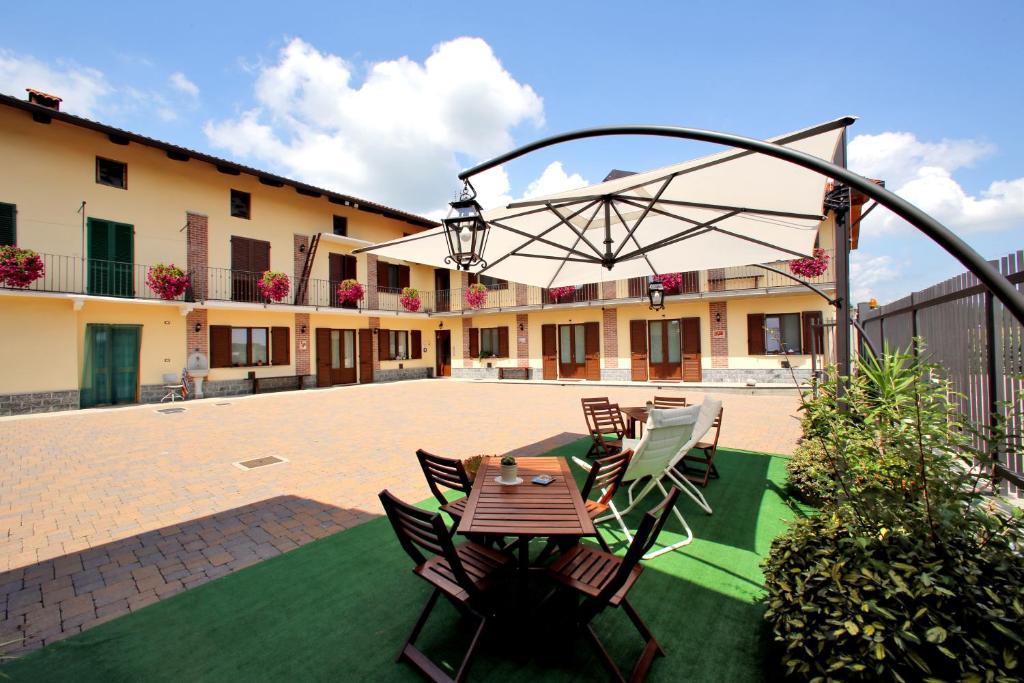 Agriturismo Cascina Mariale — 4-Star Luxury Hotel in Albiano D'ivrea, Italy