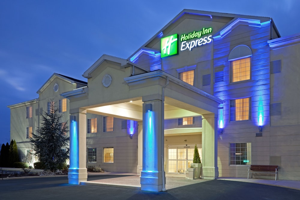 Holiday Inn Express & Suites Reading by IHG - photo 43