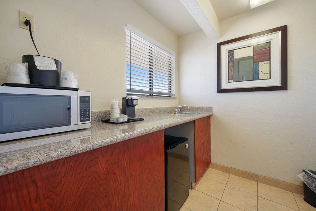 Best Western Plus Executive Inn & Suites - photo 33