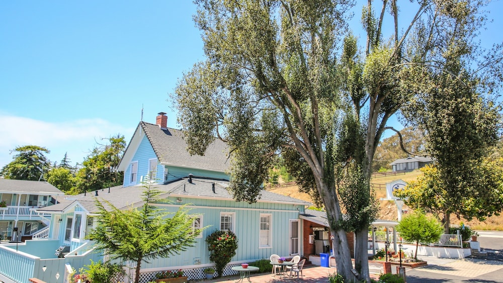 Bluebird Inn - photo 32