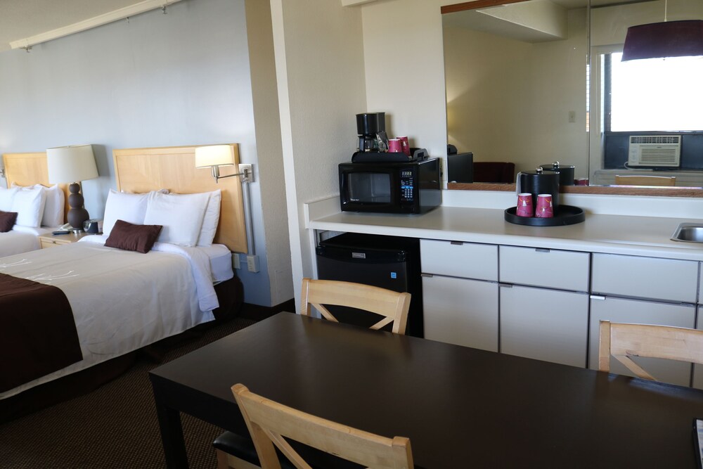 Inlet Tower Hotel & Suites - photo 15
