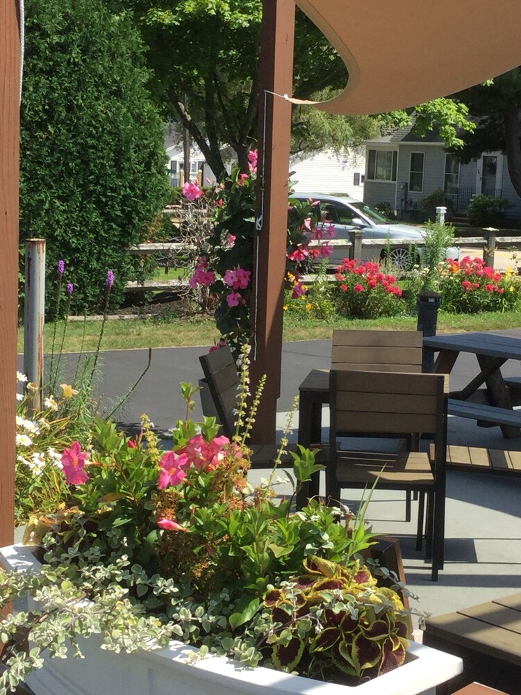 Footbridge Beach Motel - photo 152