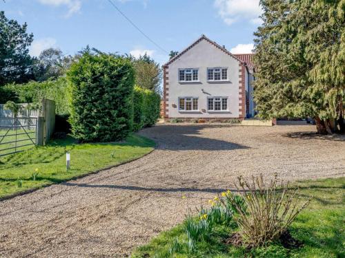 2 Bed in Melton Constable 75761 — hotel in Briston