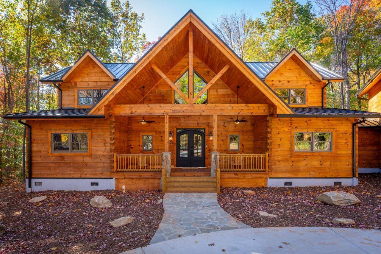 Brewer Hollow in Lake Lure, United States