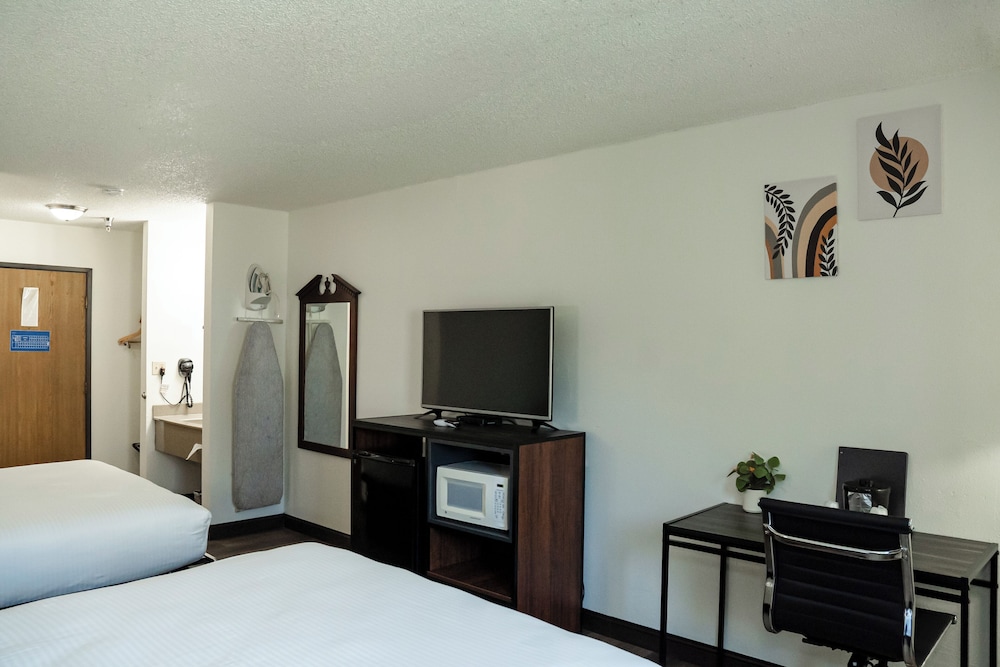 Victorian Inn & Suites - photo 9