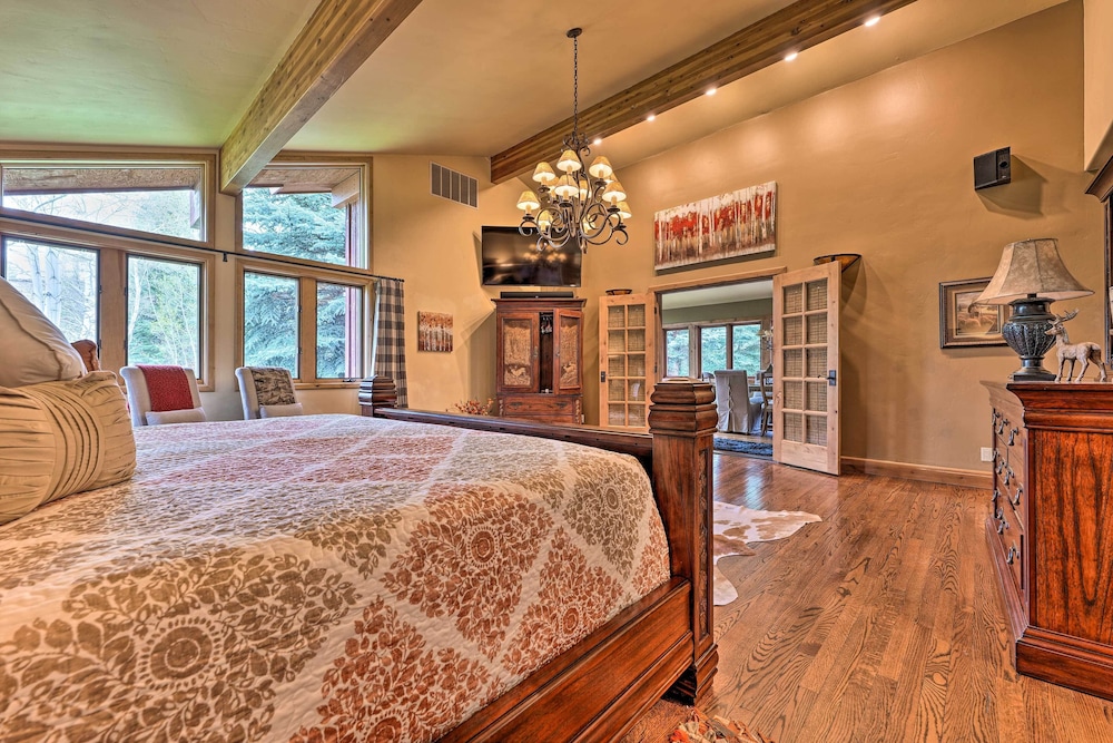 Luxe Sun Valley Retreat with Hot Tub 3 Mi to Resort - photo 3