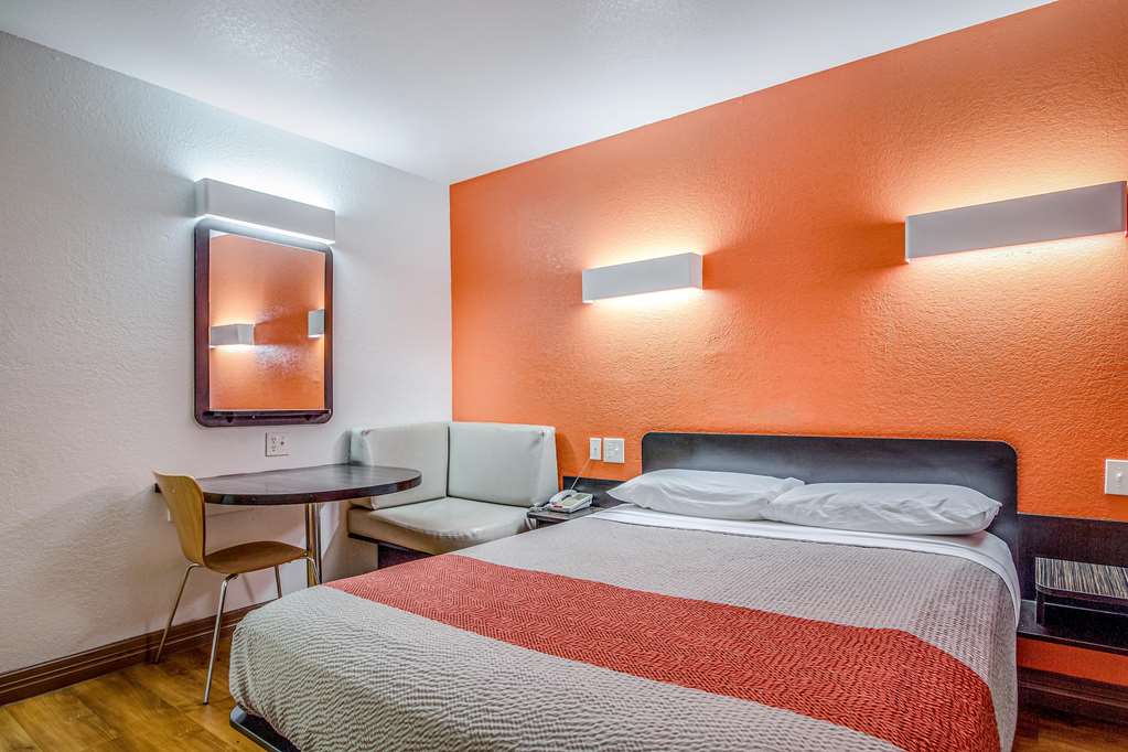 Motel 6 Conroe TX - photo 13