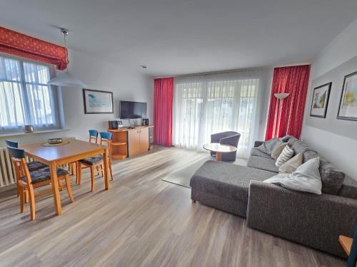 Dünenpark Binz Komfort Ferienwohnung mit 1 Schlafzimmer und Balkon im Obergeschoss 020 — 4-Star Luxury Hotel in Ostseebad Binz, Germany