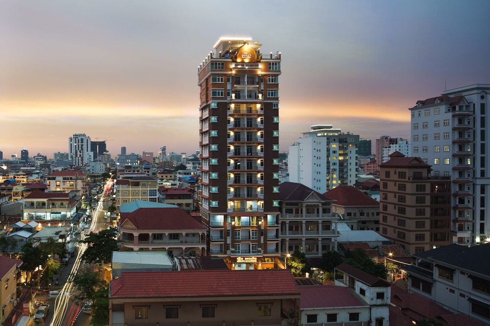 Queen Mansion — Phnom Penh — photo 4